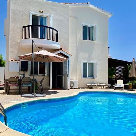 Villa Alicia With Priv Pool, Beautiful Garden And Shady Veranda- 5 Min To The Beach Peyia Bagian luar foto