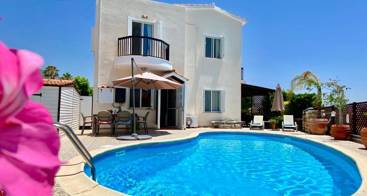 Villa Alicia With Priv Pool, Beautiful Garden And Shady Veranda- 5 Min To The Beach Peyia Bagian luar foto