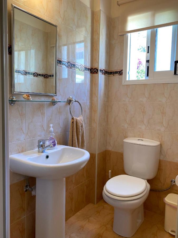 Villa Alicia With Priv Pool, Beautiful Garden And Shady Veranda- 5 Min To The Beach Peyia Bagian luar foto