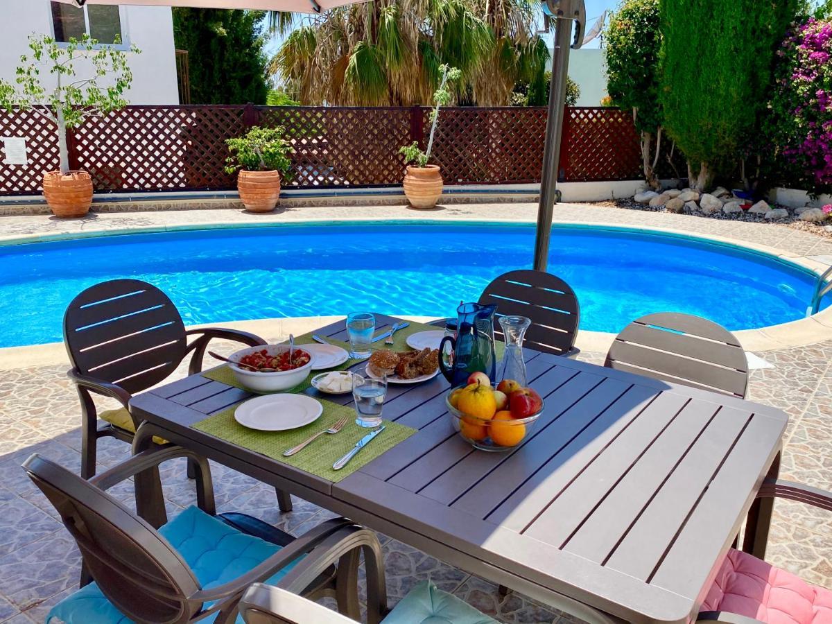 Villa Alicia With Priv Pool, Beautiful Garden And Shady Veranda- 5 Min To The Beach Peyia Bagian luar foto