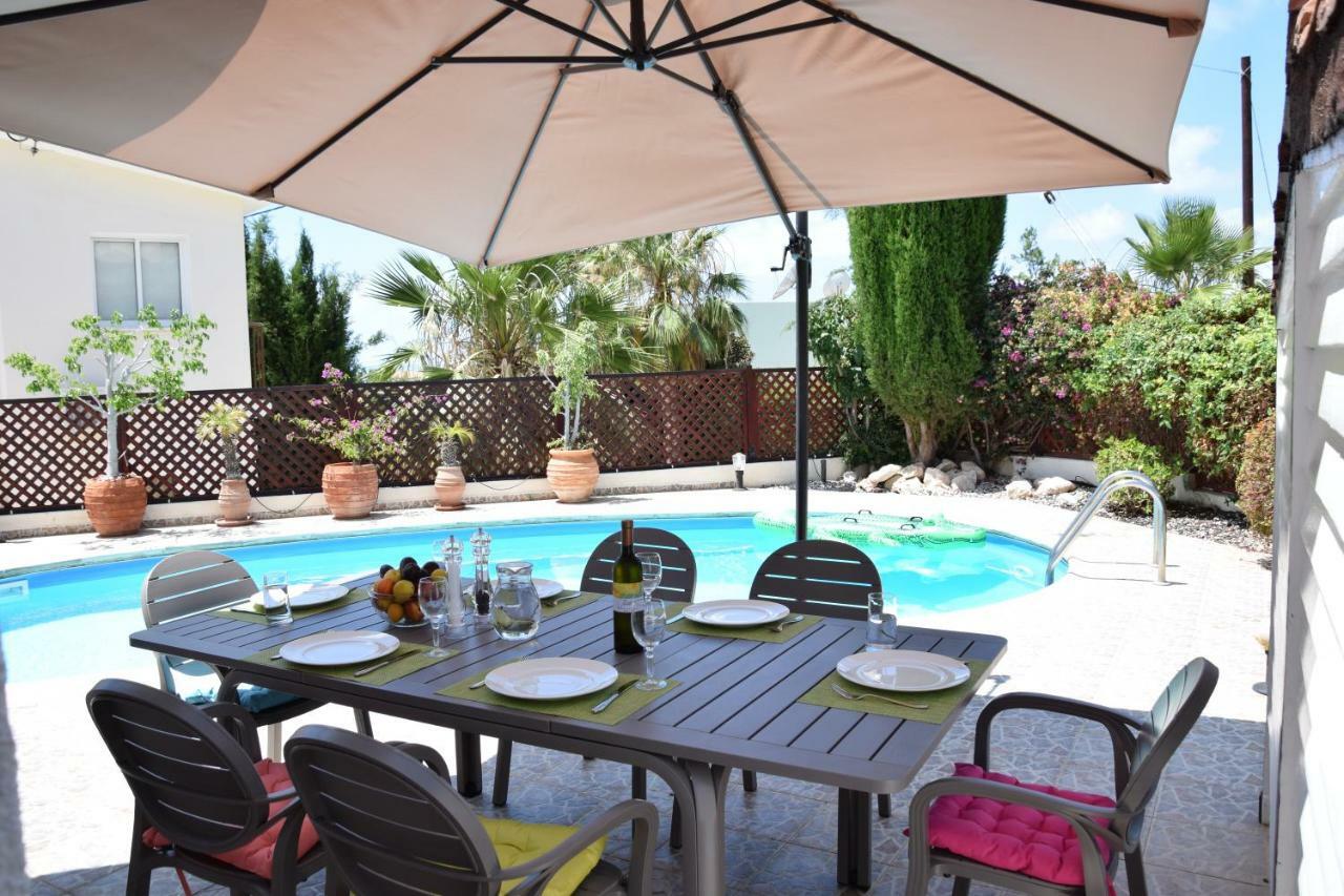 Villa Alicia With Priv Pool, Beautiful Garden And Shady Veranda- 5 Min To The Beach Peyia Bagian luar foto