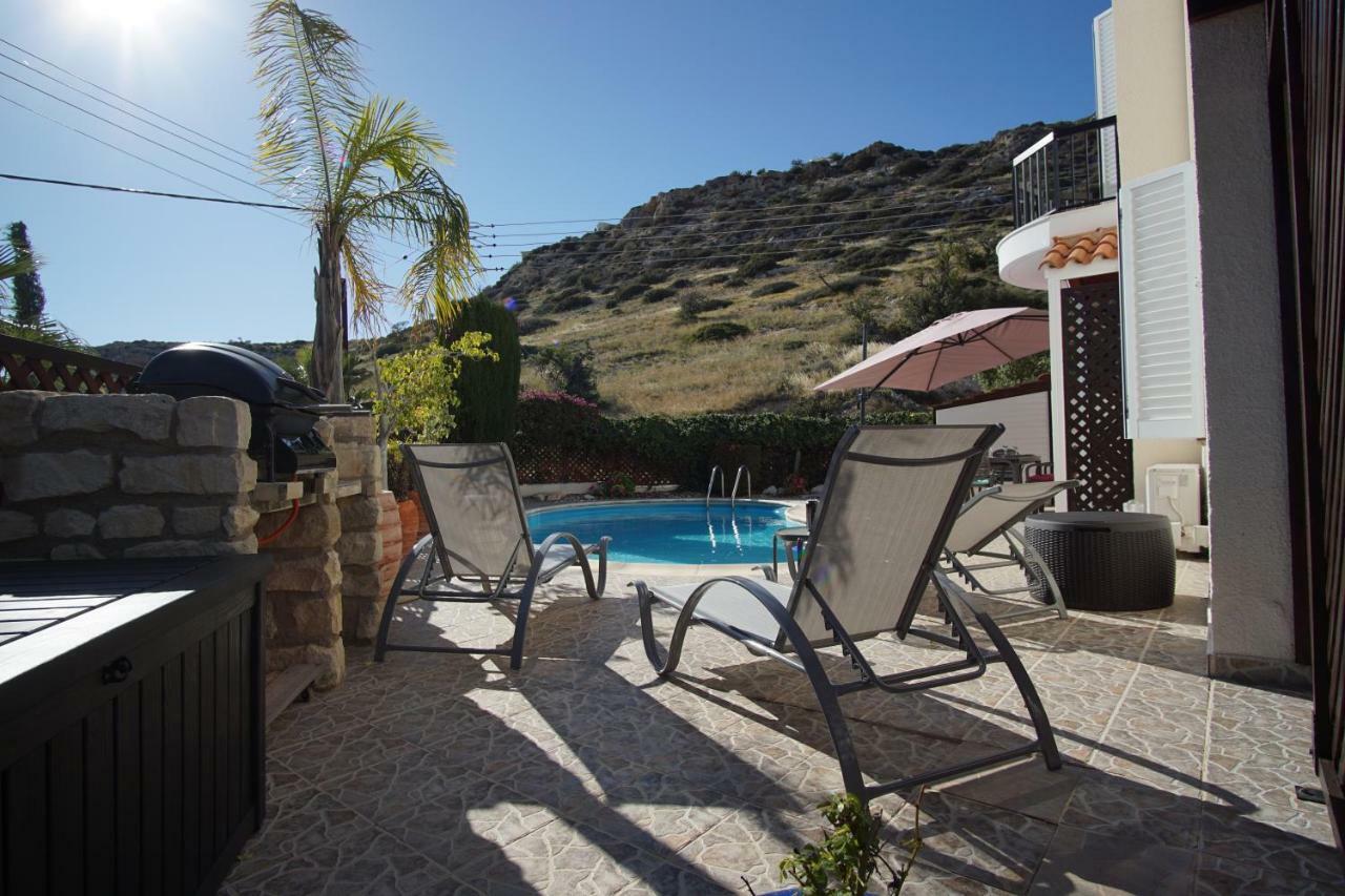 Villa Alicia With Priv Pool, Beautiful Garden And Shady Veranda- 5 Min To The Beach Peyia Bagian luar foto
