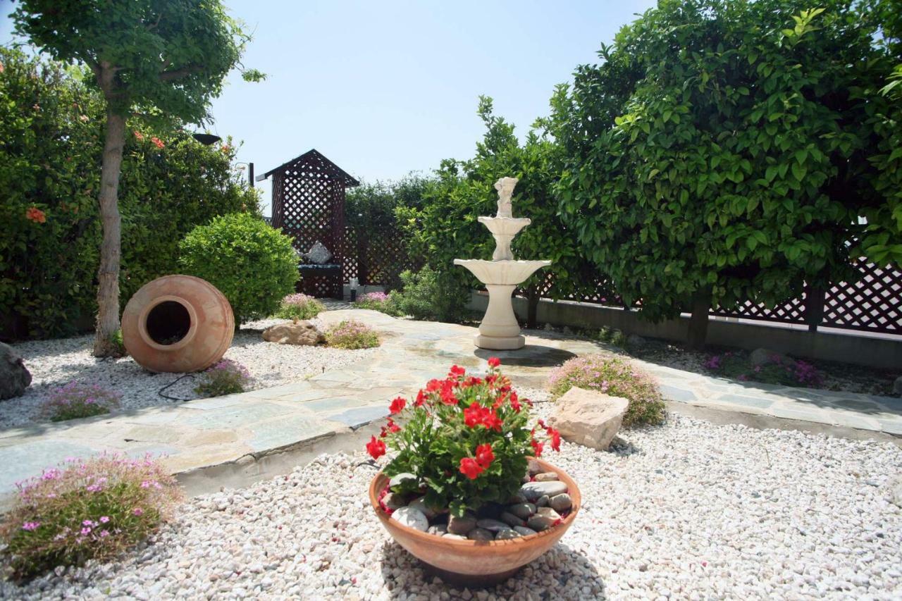 Villa Alicia With Priv Pool, Beautiful Garden And Shady Veranda- 5 Min To The Beach Peyia Bagian luar foto